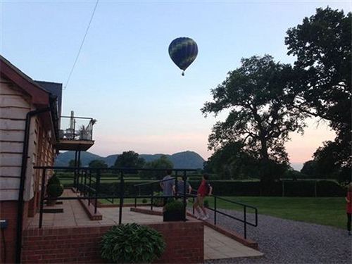 Big Bear Lodge Melverley Ngoại thất bức ảnh